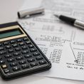Bei der Finanzierung von Unternehmen kann eine Klassifizierung von zwei verschiedenen Arten vorgenommen werden: Eigenkapital und Fremdkapital.